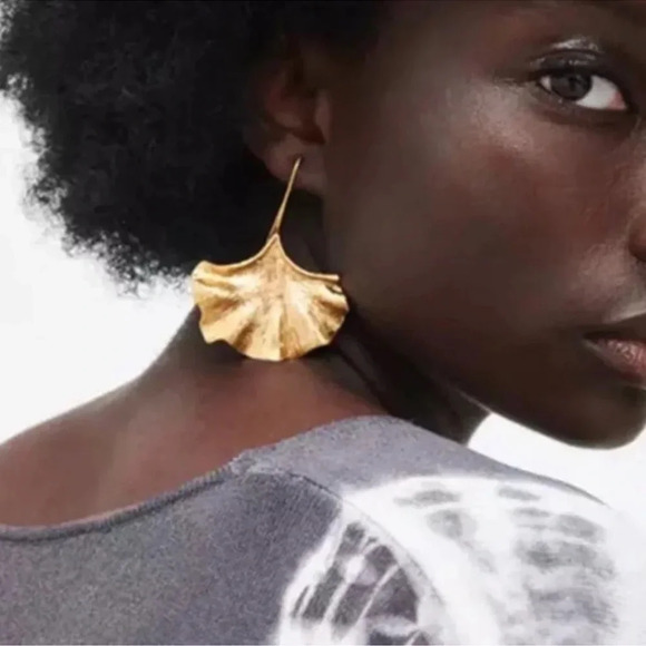 Zara Jewelry - Zara Gold Leaf Fan Drop Earrings